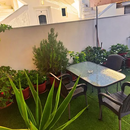 Maria's Garden Appartement Sarti